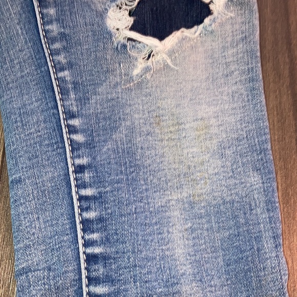 Women’s American eagle distressed jeans/jeggings - Picture 3 of 3